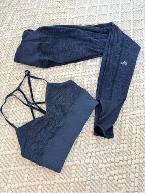 S Alo Yoga Alosoft Lavish Bra/ XS High-Waist Alosoft Sheila Legging Matching Set